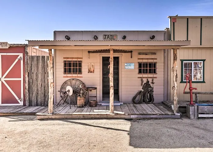Western-Style Family Home: 15 Mi To Lake Pleasant