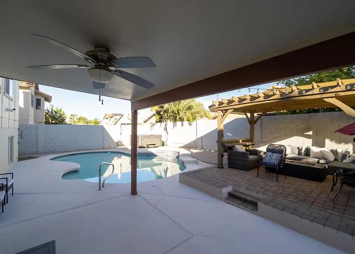 Spacious House With Pool Heater, Hot Tub, Billiards