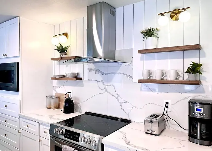 Newly Remodeled Beauty In Phoenix