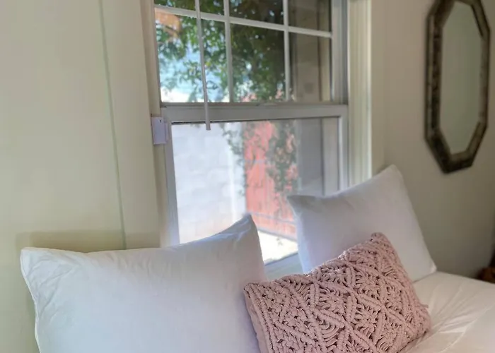 Quaint Historic Cottage In Downtown Phoenix