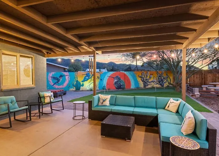 The Hummingbird House, Sauna & Mountain Views!